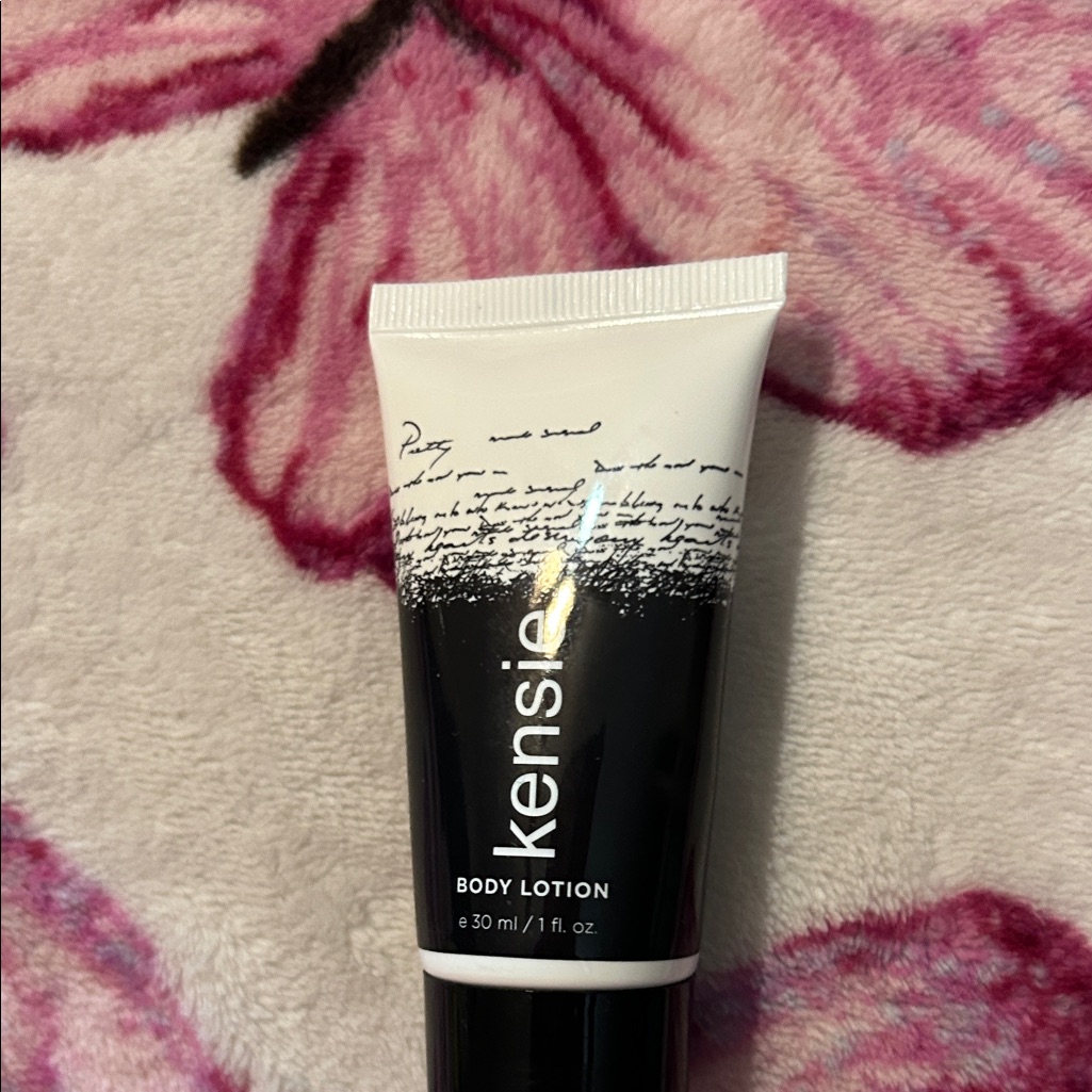 Kensie Monochrome Body Lotion Kensie Monochrome Body Lotion